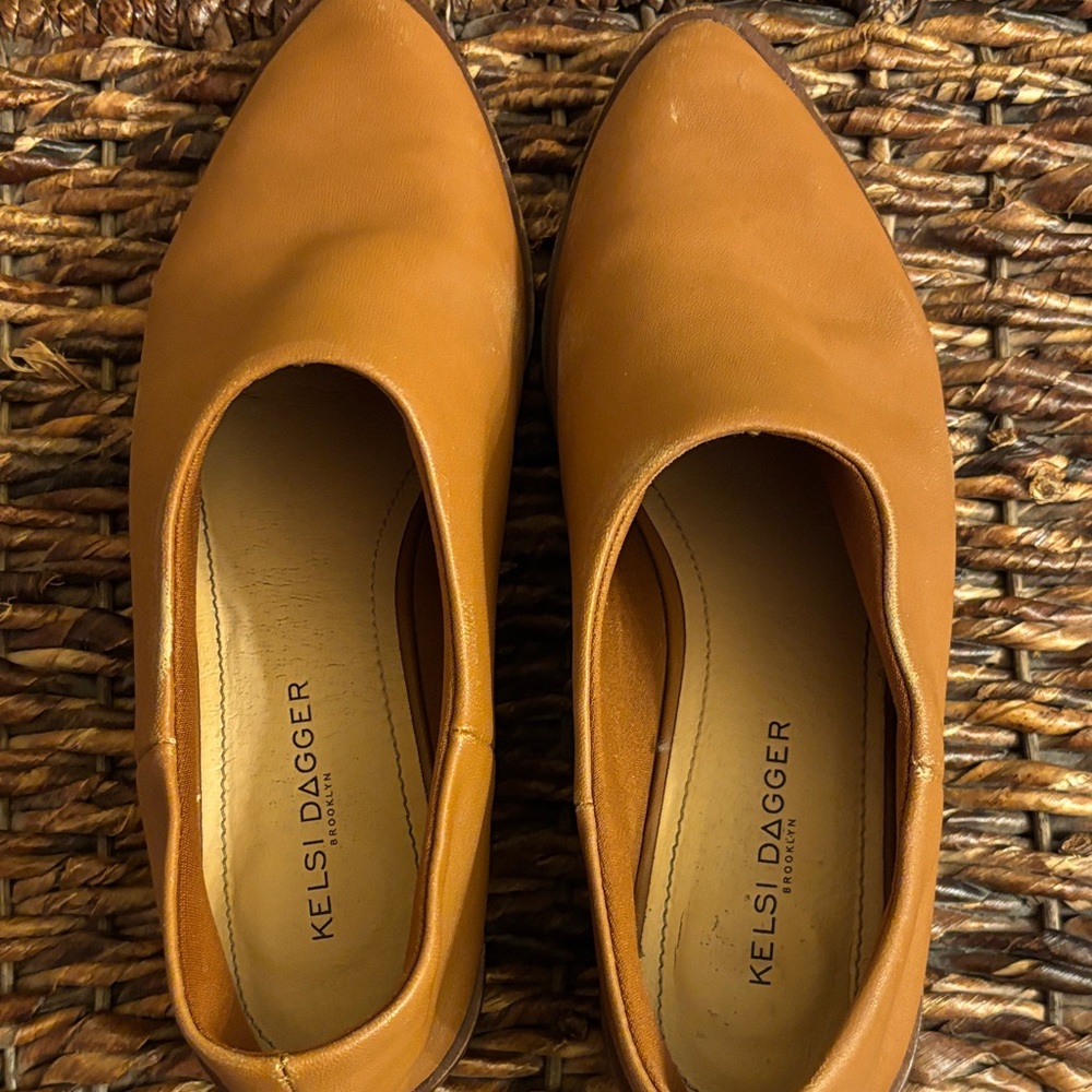 Kelsi Dagger Brooklyn Women's Soft Brown Leather Flats - Picture 2 of 6